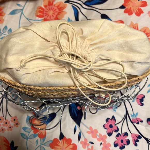 🎉HP🎉NWT J Crew Basket Bag in Metallic Silver - Picture 7 of 13